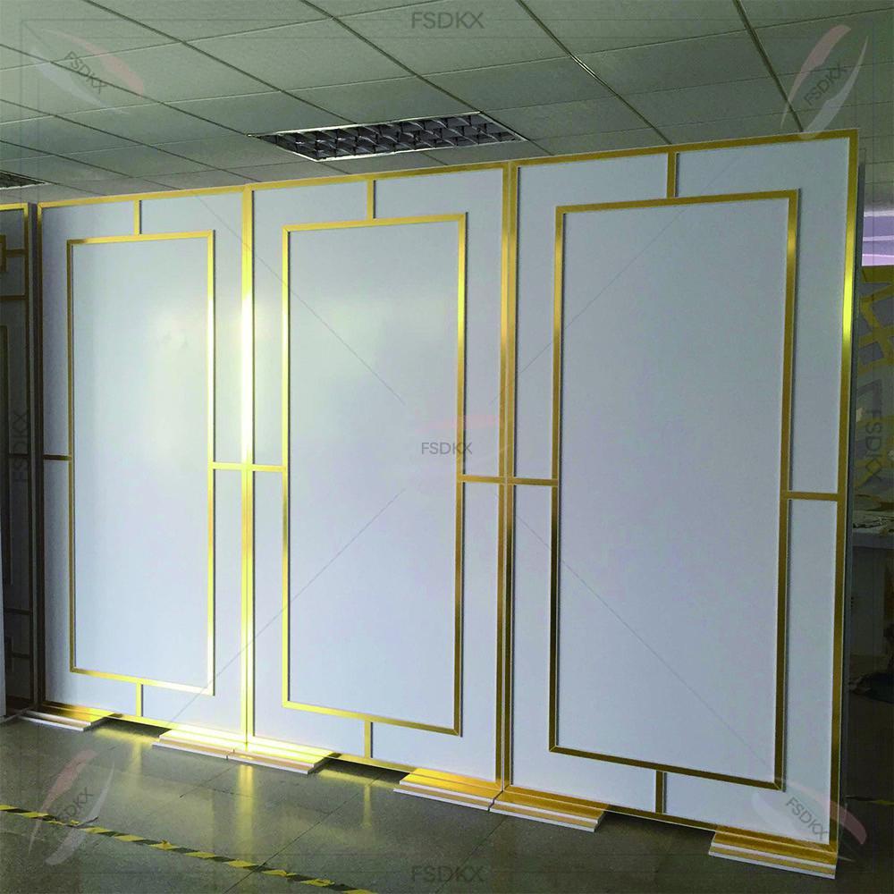 Shiny Gold Party Supplies Back - Wedding Party Supply Rentals 评论和价格